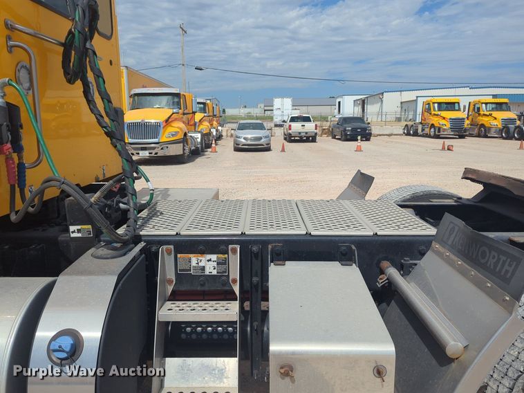 image for item NW9525 2021 Kenworth  T680 semi truck