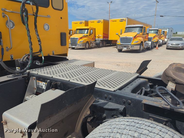 image for item NW9525 2021 Kenworth  T680 semi truck