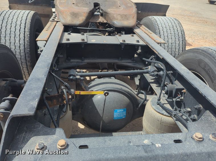 image for item NW9525 2021 Kenworth  T680 semi truck