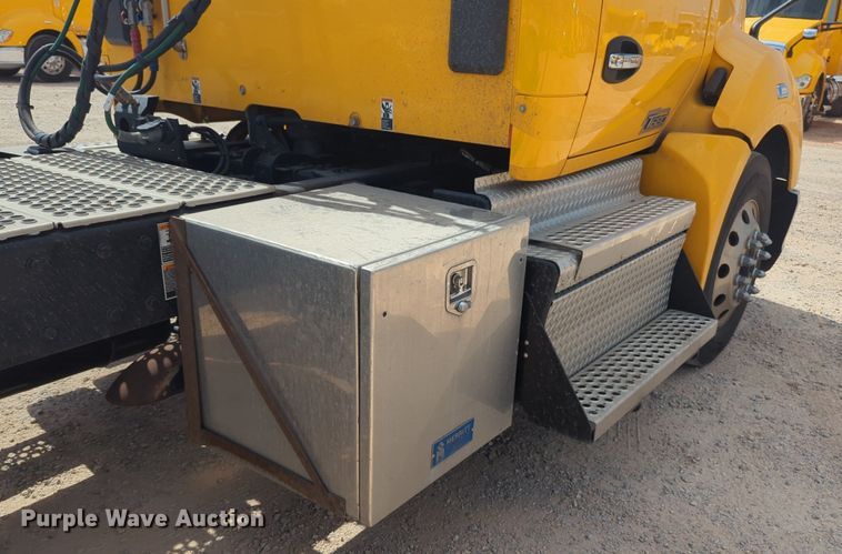 image for item NW9525 2021 Kenworth  T680 semi truck