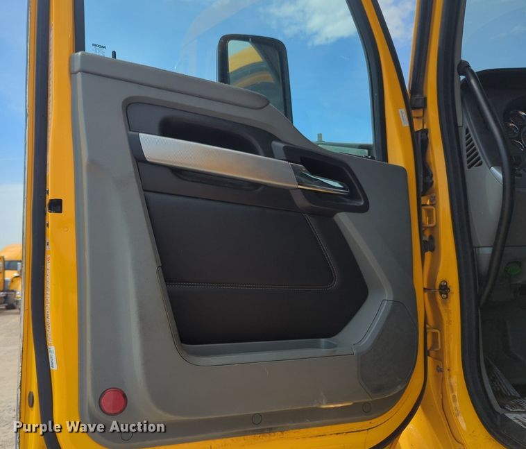 image for item NW9525 2021 Kenworth  T680 semi truck