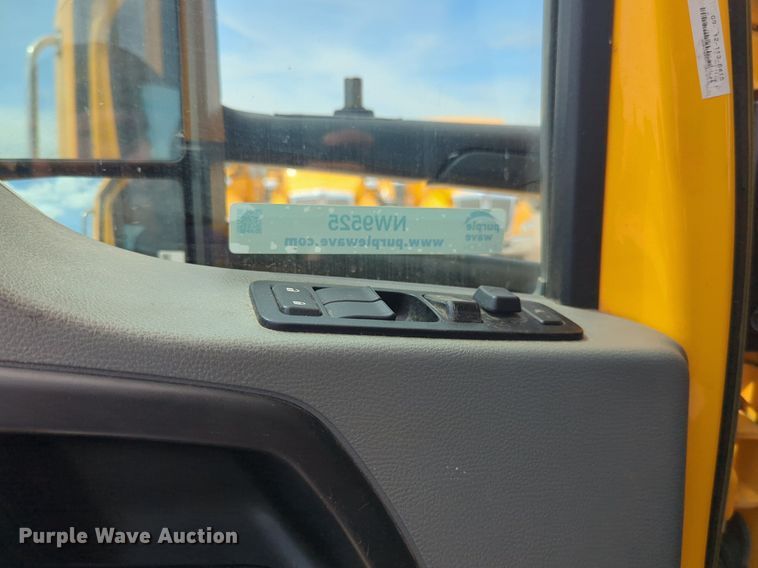 image for item NW9525 2021 Kenworth  T680 semi truck