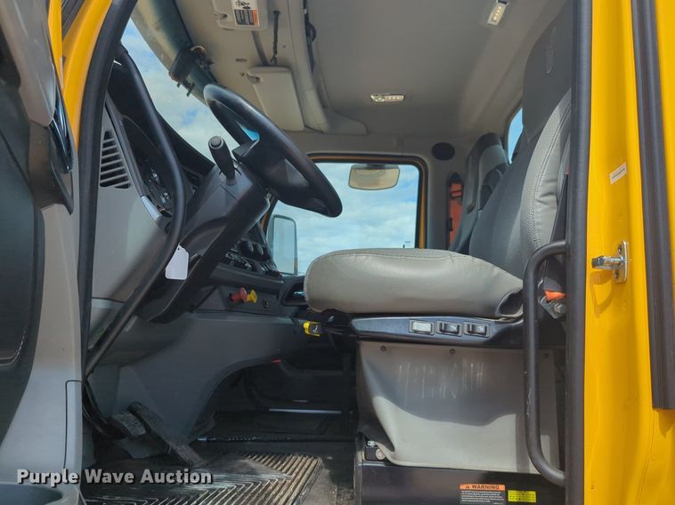 image for item NW9525 2021 Kenworth  T680 semi truck