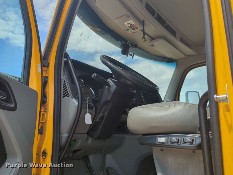 image for item NW9525 2021 Kenworth  T680 semi truck