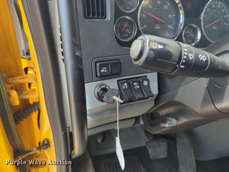 image for item NW9525 2021 Kenworth  T680 semi truck