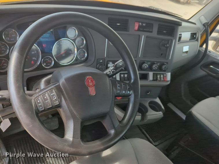 image for item NW9525 2021 Kenworth  T680 semi truck