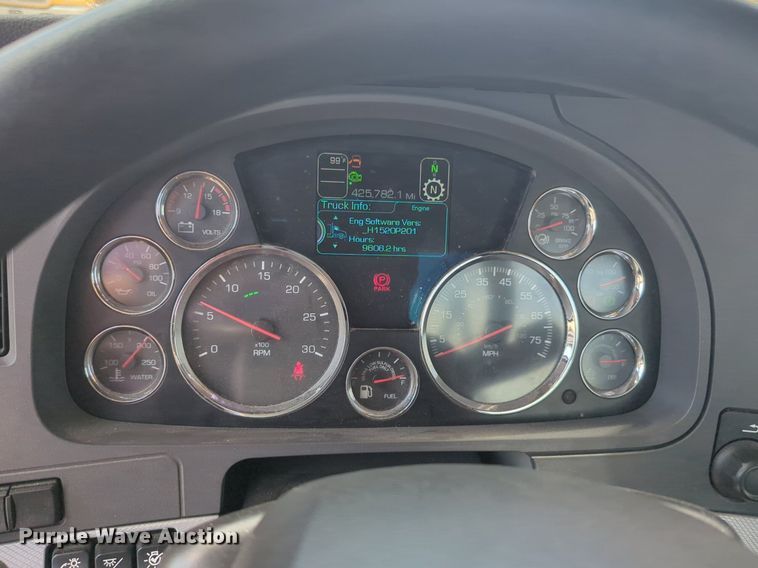 image for item NW9525 2021 Kenworth  T680 semi truck