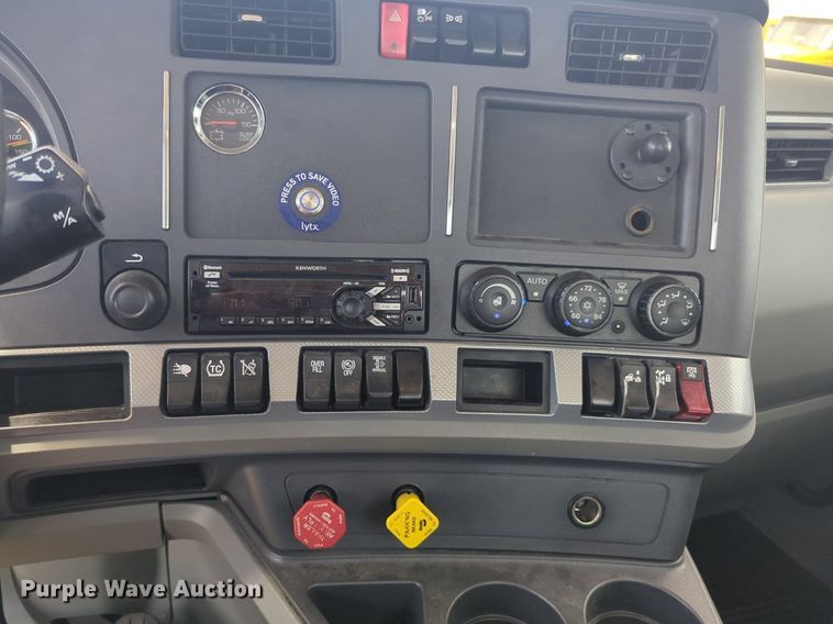 image for item NW9525 2021 Kenworth  T680 semi truck
