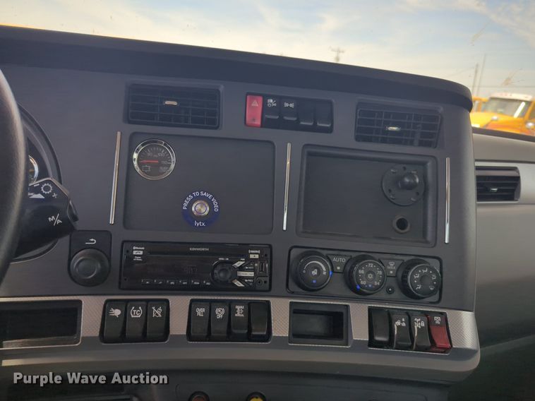image for item NW9525 2021 Kenworth  T680 semi truck