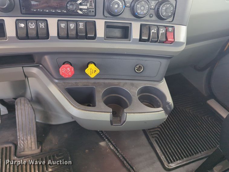 image for item NW9525 2021 Kenworth  T680 semi truck