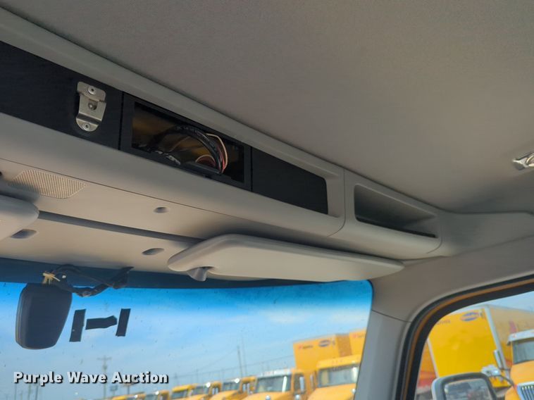 image for item NW9525 2021 Kenworth  T680 semi truck