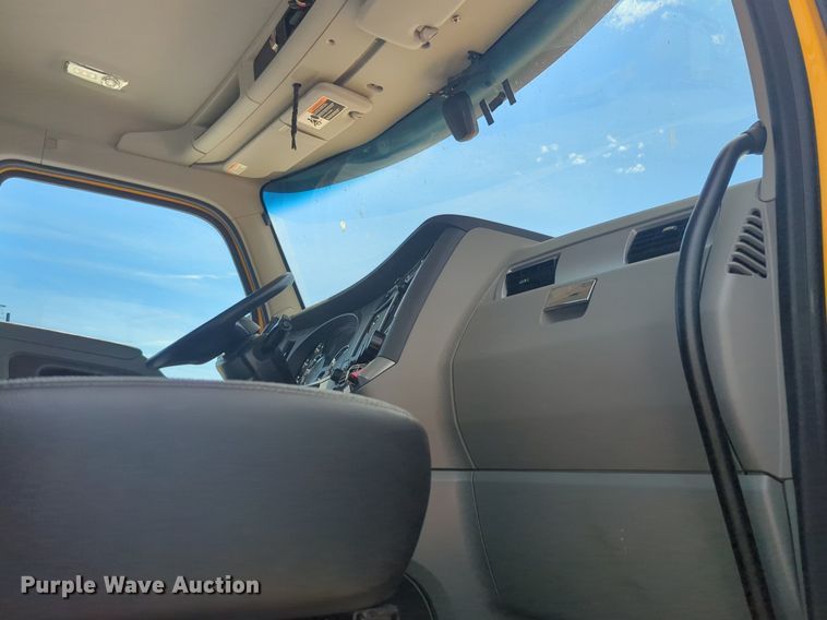 image for item NW9525 2021 Kenworth  T680 semi truck