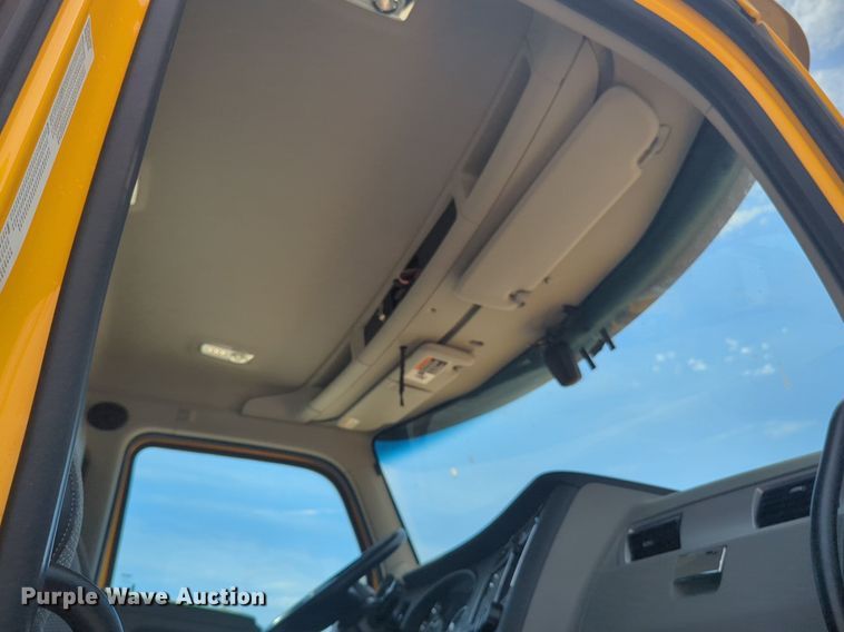 image for item NW9525 2021 Kenworth  T680 semi truck