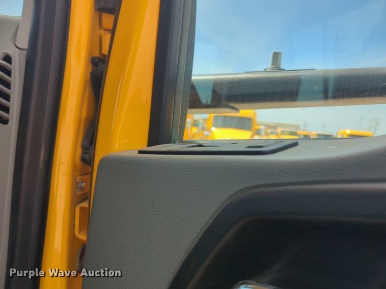 image for item NW9525 2021 Kenworth  T680 semi truck