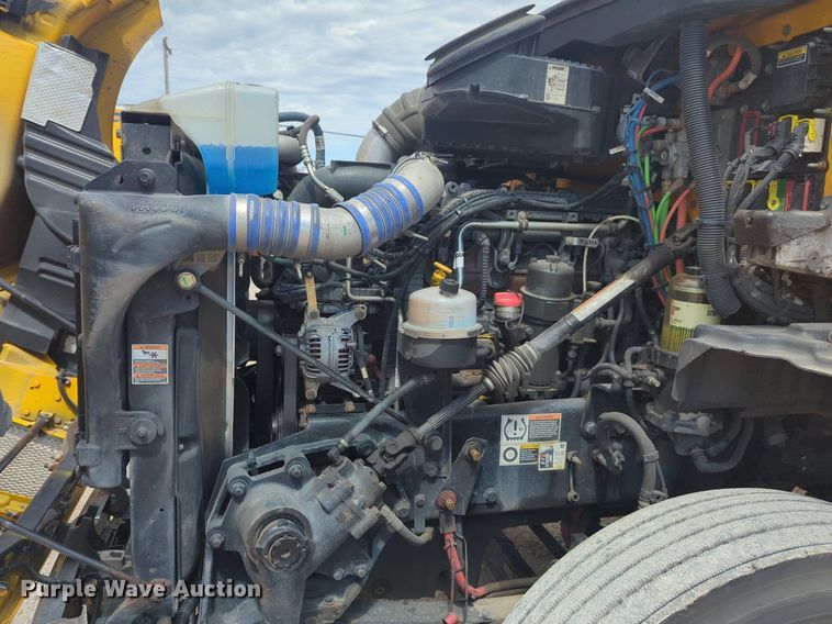 image for item NW9525 2021 Kenworth  T680 semi truck