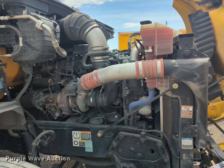 image for item NW9525 2021 Kenworth  T680 semi truck