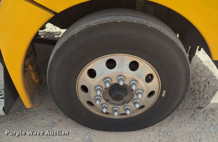 image for item NW9525 2021 Kenworth  T680 semi truck