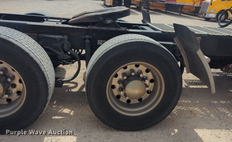 image for item NW9525 2021 Kenworth  T680 semi truck