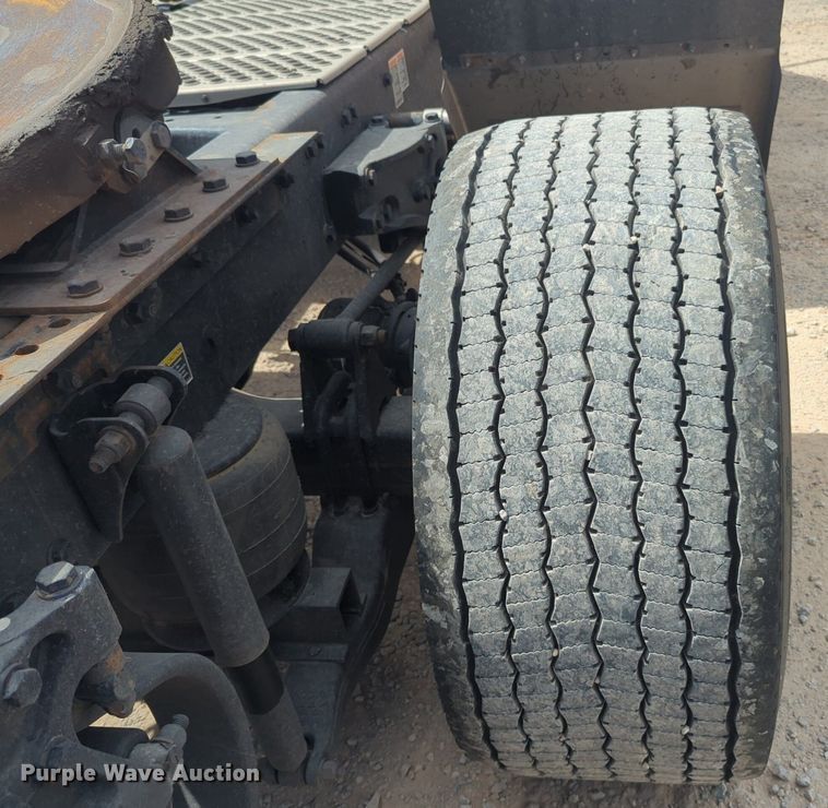 image for item NW9525 2021 Kenworth  T680 semi truck