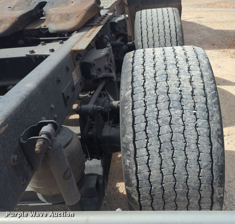 image for item NW9525 2021 Kenworth  T680 semi truck