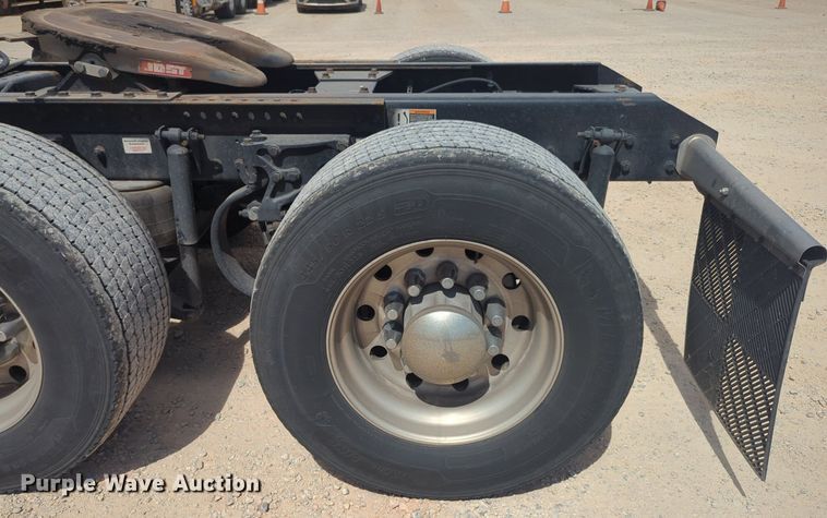 image for item NW9525 2021 Kenworth  T680 semi truck