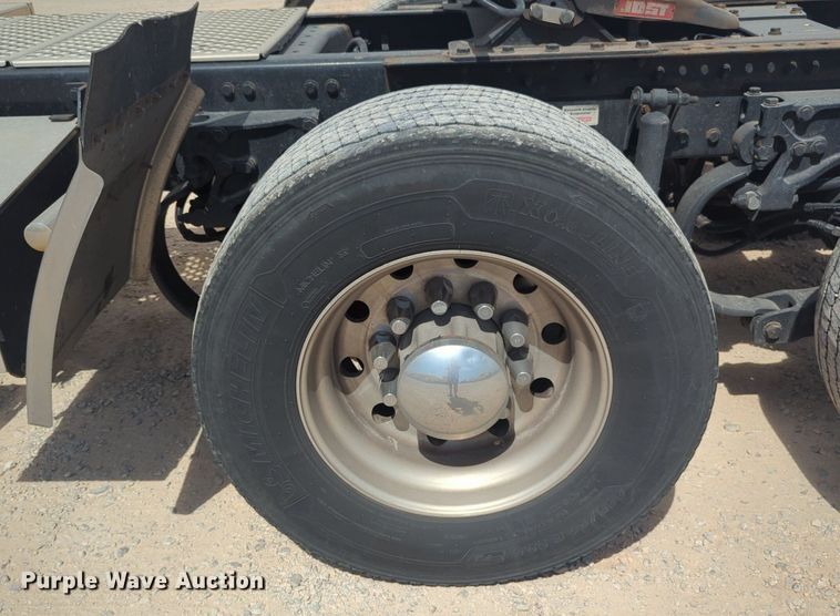 image for item NW9525 2021 Kenworth  T680 semi truck