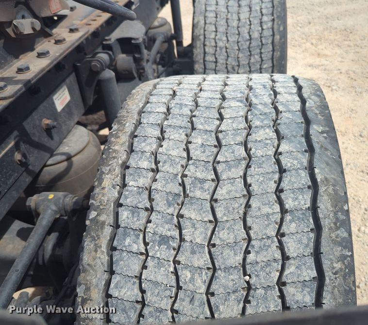 image for item NW9525 2021 Kenworth  T680 semi truck