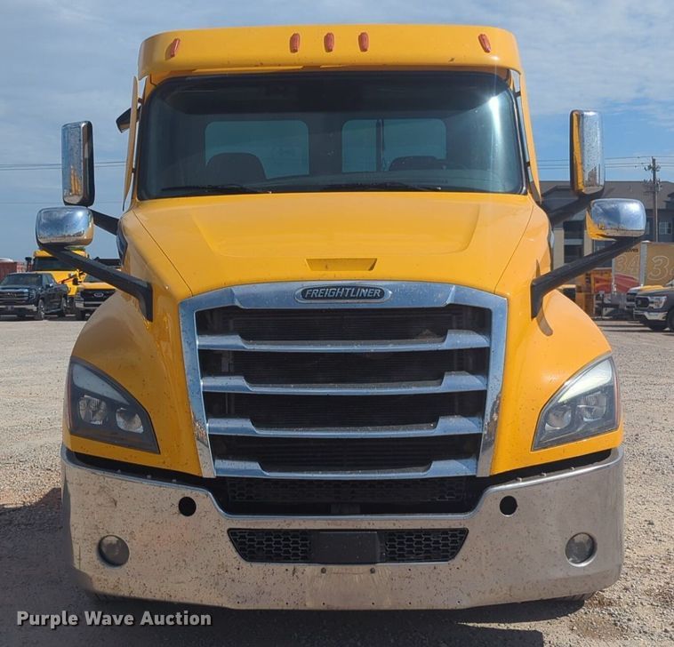 image for item NW9526 2022 Freightliner  Cascadia 126 semi truck