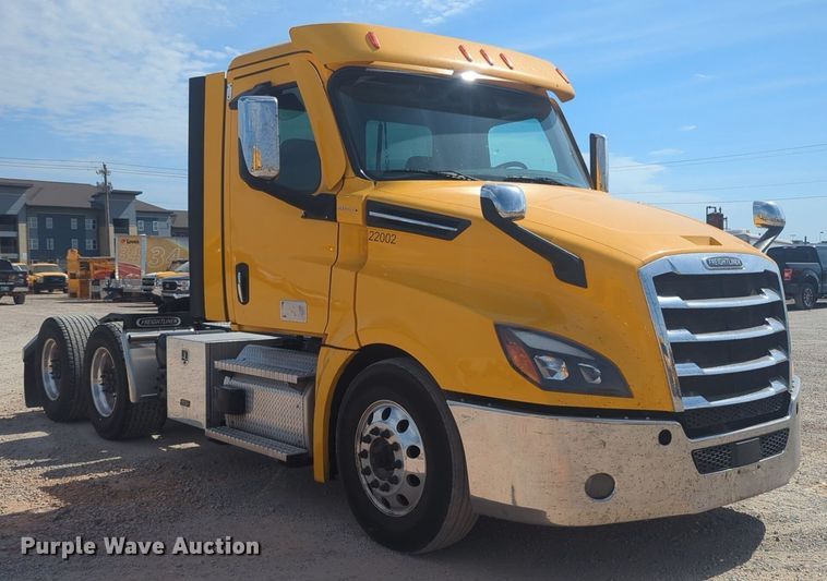 image for item NW9526 2022 Freightliner  Cascadia 126 semi truck