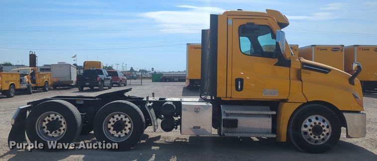 image for item NW9526 2022 Freightliner  Cascadia 126 semi truck