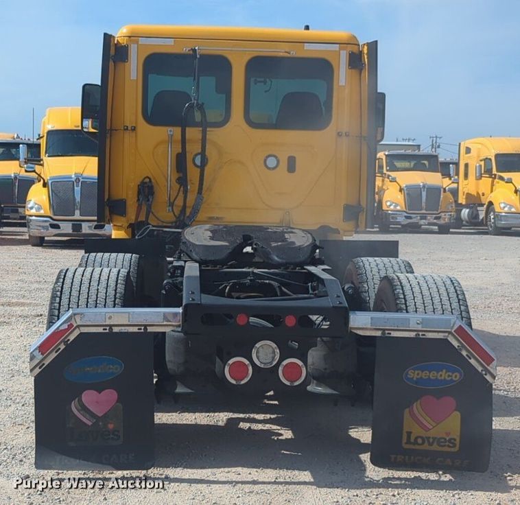 image for item NW9526 2022 Freightliner  Cascadia 126 semi truck