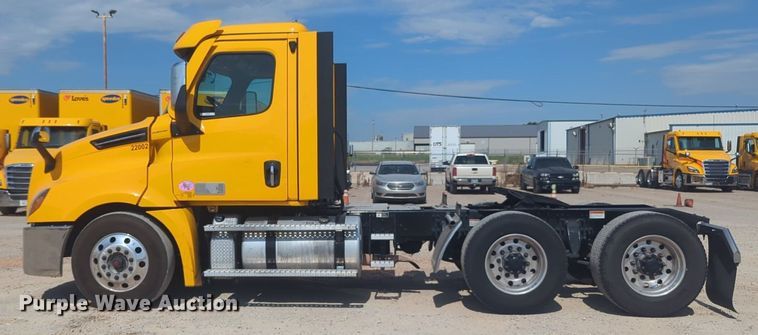 image for item NW9526 2022 Freightliner  Cascadia 126 semi truck