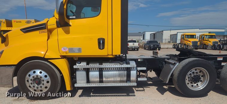 image for item NW9526 2022 Freightliner  Cascadia 126 semi truck