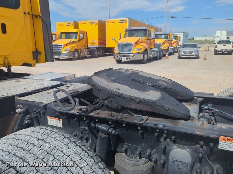 image for item NW9526 2022 Freightliner  Cascadia 126 semi truck