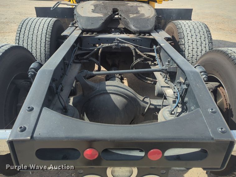 image for item NW9526 2022 Freightliner  Cascadia 126 semi truck