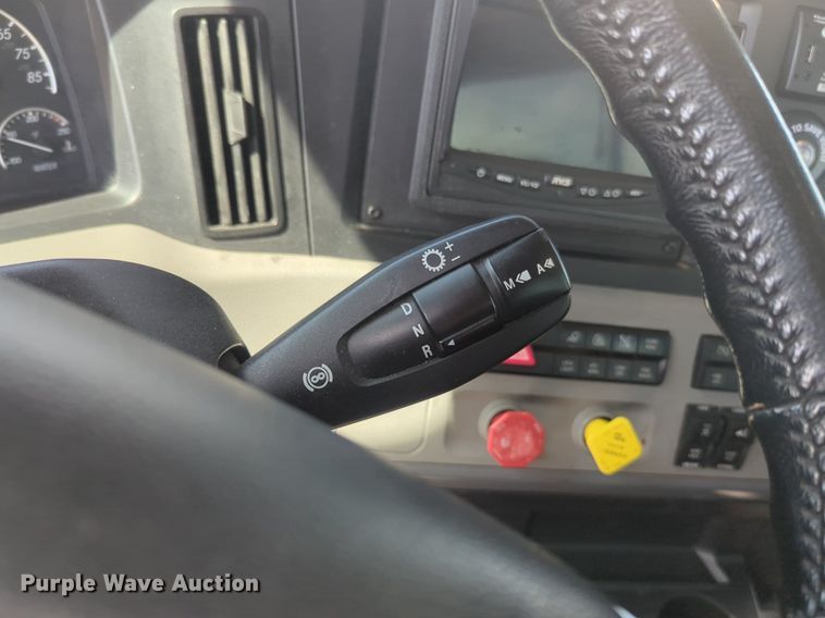 image for item NW9526 2022 Freightliner  Cascadia 126 semi truck