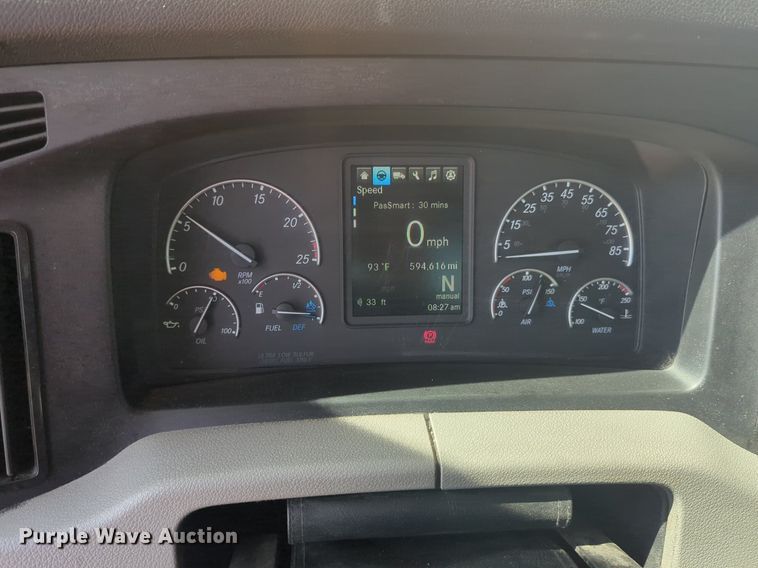 image for item NW9526 2022 Freightliner  Cascadia 126 semi truck