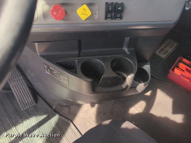 image for item NW9526 2022 Freightliner  Cascadia 126 semi truck