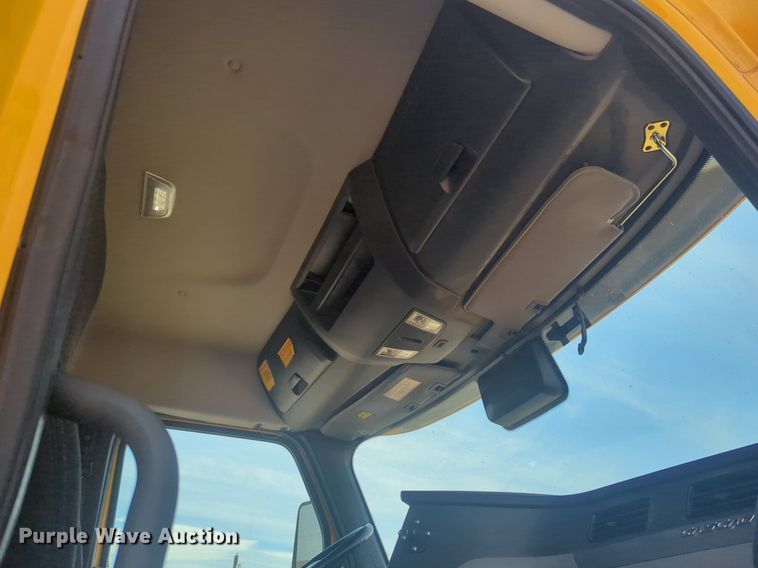 image for item NW9526 2022 Freightliner  Cascadia 126 semi truck