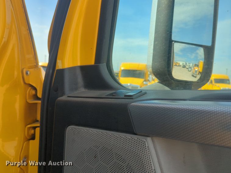 image for item NW9526 2022 Freightliner  Cascadia 126 semi truck