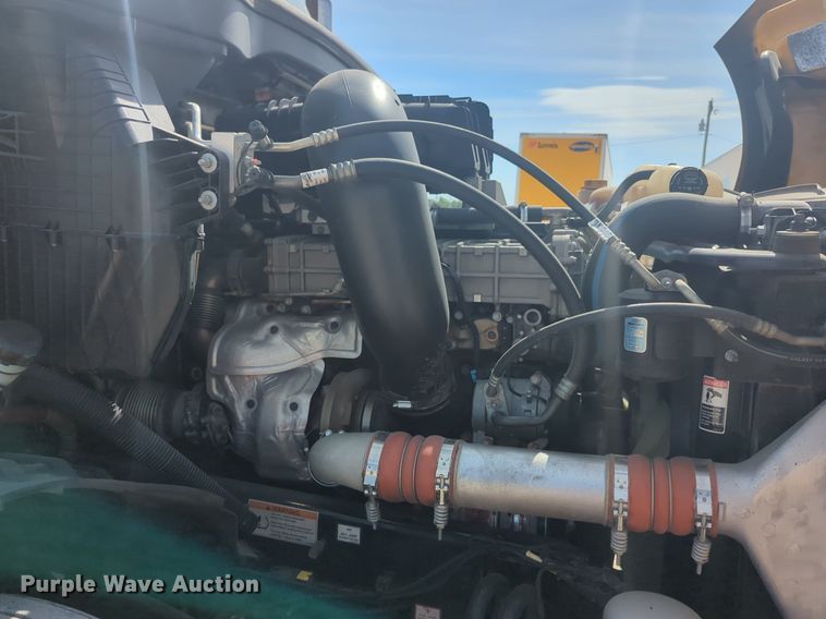 image for item NW9526 2022 Freightliner  Cascadia 126 semi truck