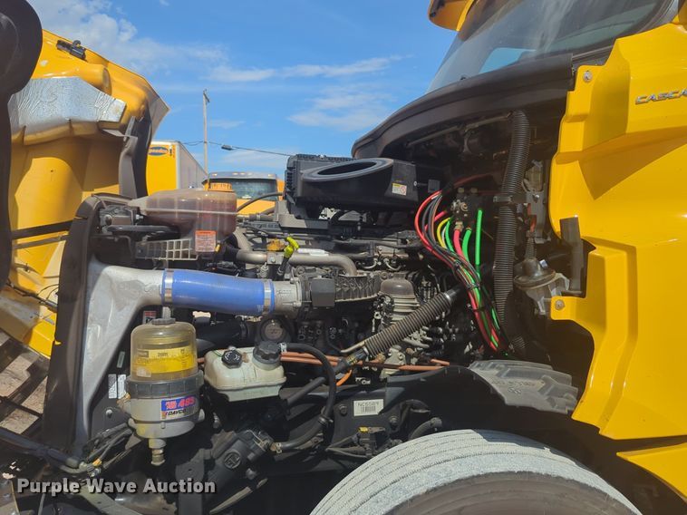 image for item NW9526 2022 Freightliner  Cascadia 126 semi truck