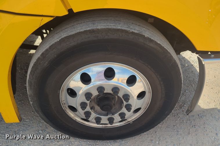 image for item NW9526 2022 Freightliner  Cascadia 126 semi truck