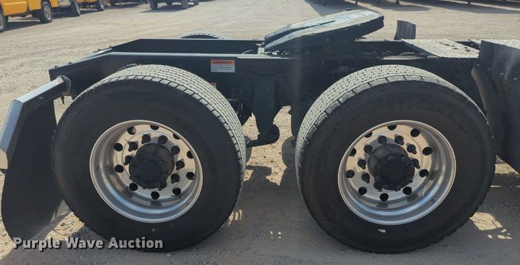 image for item NW9526 2022 Freightliner  Cascadia 126 semi truck