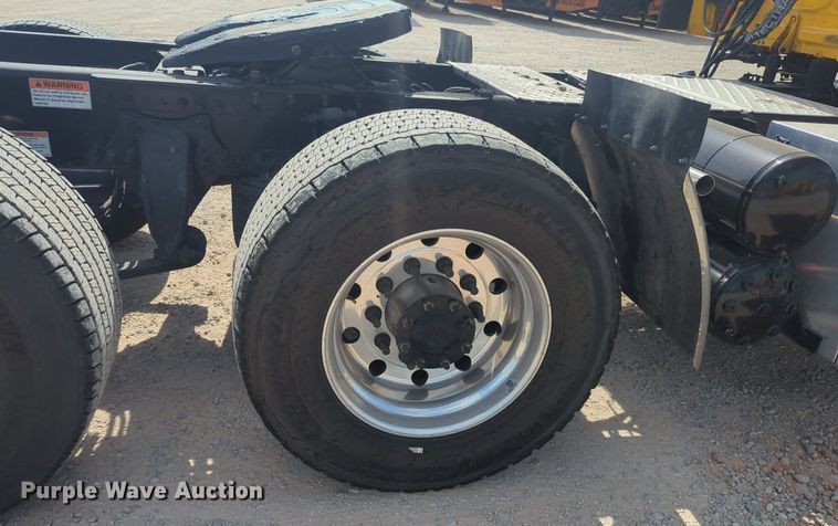 image for item NW9526 2022 Freightliner  Cascadia 126 semi truck