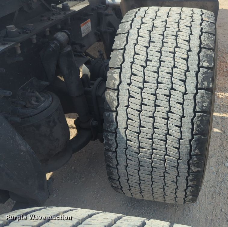 image for item NW9526 2022 Freightliner  Cascadia 126 semi truck