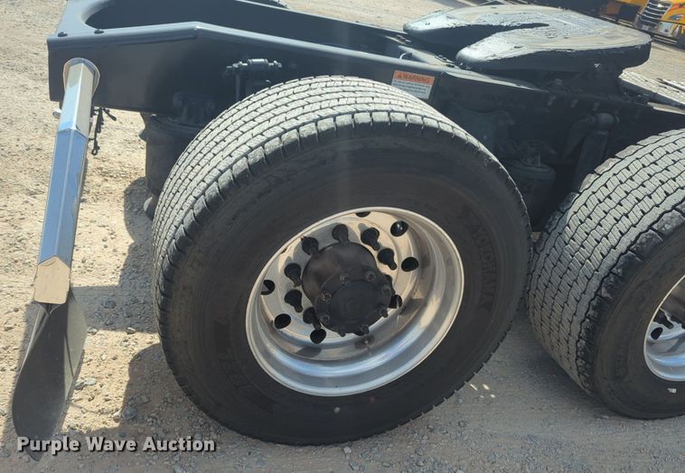 image for item NW9526 2022 Freightliner  Cascadia 126 semi truck