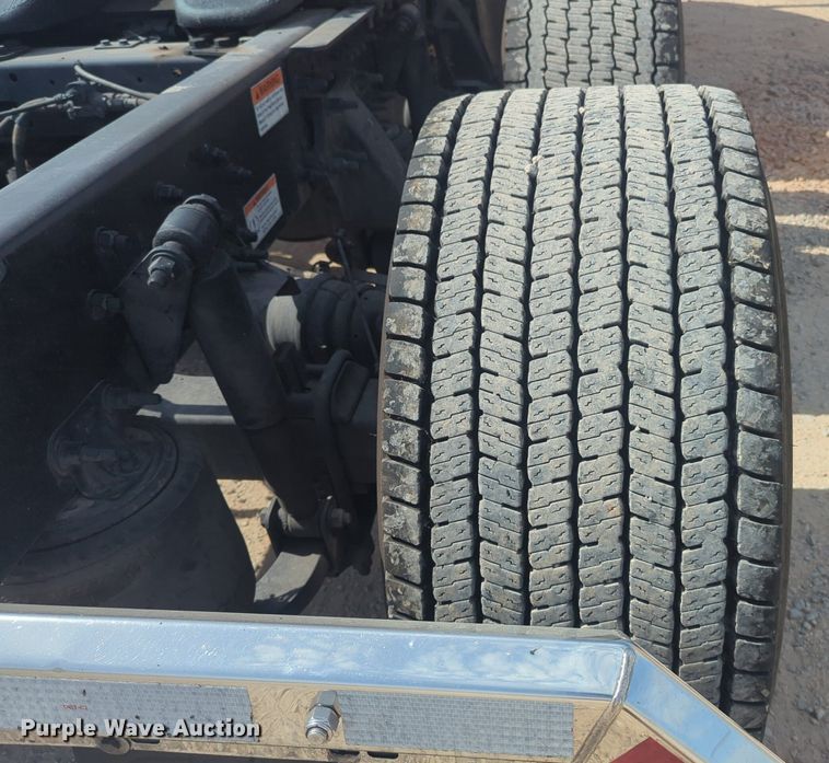 image for item NW9526 2022 Freightliner  Cascadia 126 semi truck