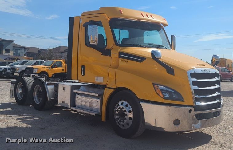 image for item NW9532 2021 Freightliner  Cascadia 126 semi truck