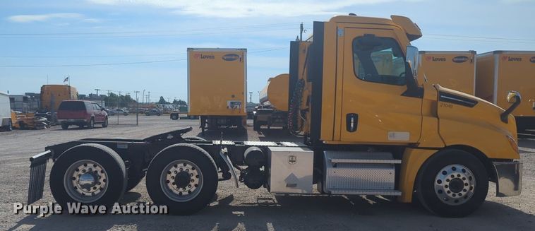 image for item NW9532 2021 Freightliner  Cascadia 126 semi truck